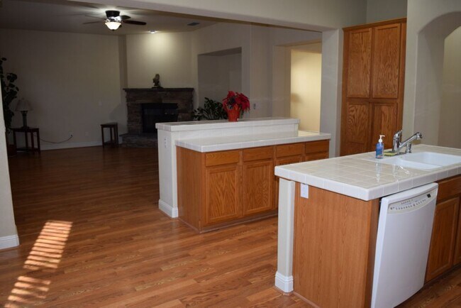 Building Photo - 2768 Westview Dr