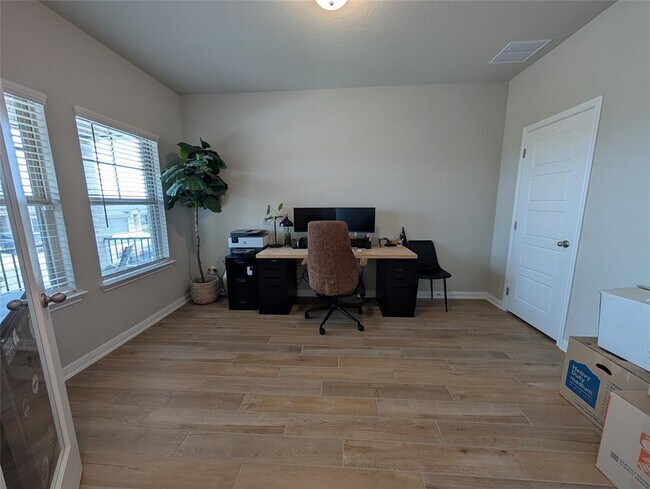 Building Photo - 3030 Charyn Wy