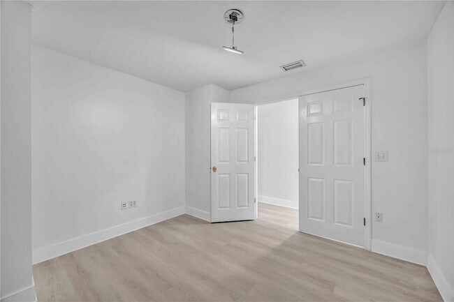 Building Photo - 727 Kensington Lake Cir