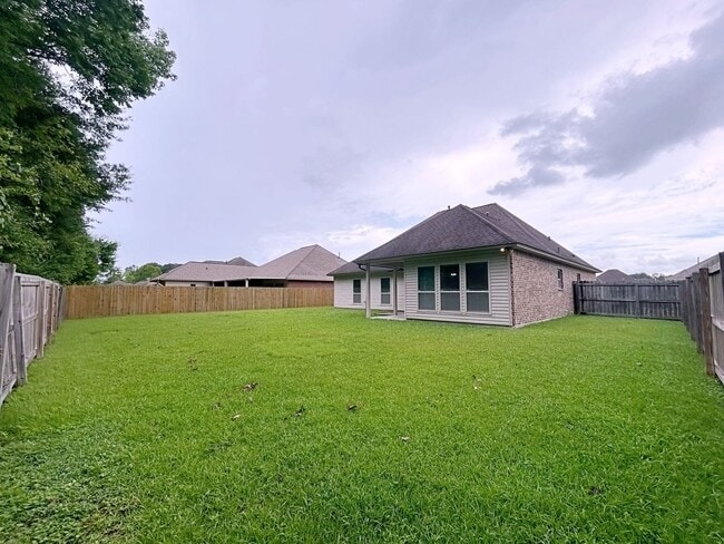 Building Photo - 4 Bedroom House In Ascension Parish with C...