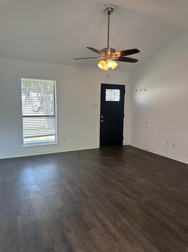 Building Photo - 1108 Cedar Dr
