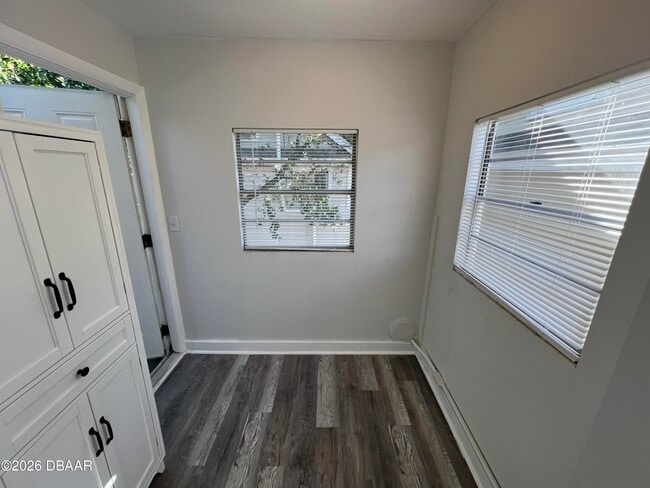 Building Photo - 209 Taylor Ave