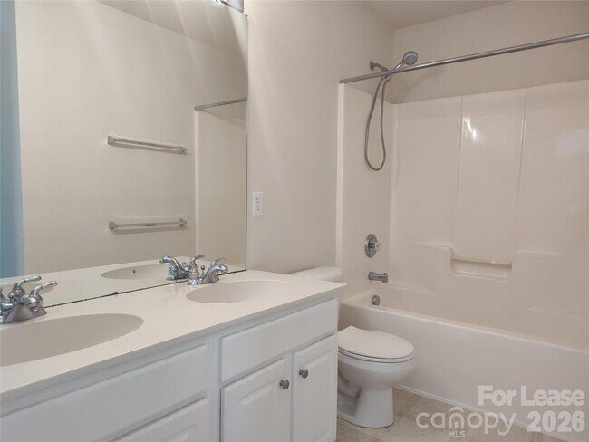 Building Photo - 10804 Fountaingrove Dr