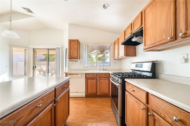 Building Photo - 11000 Vallerosa St