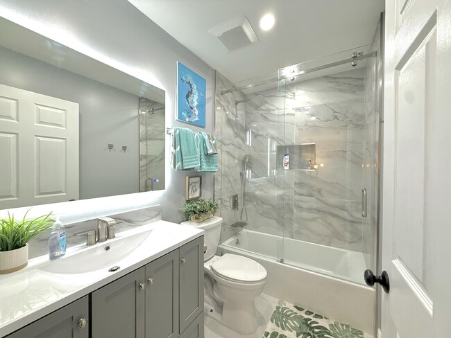 Building Photo - 3330 Blue Fin Dr