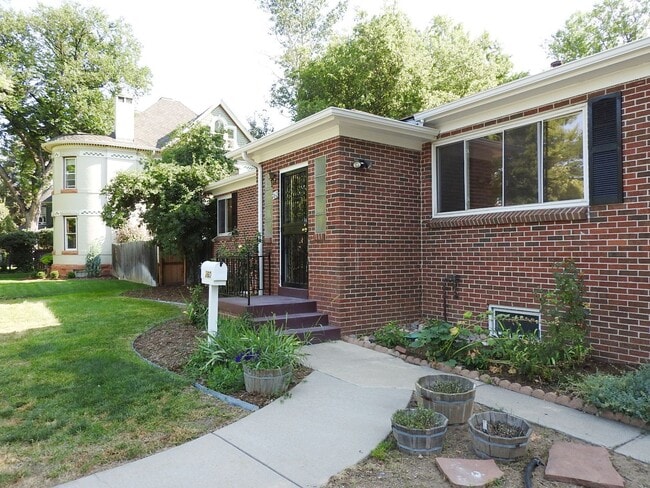 Building Photo - 760 Oneida St