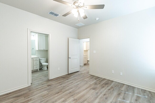 Building Photo - 5504 Kemper St