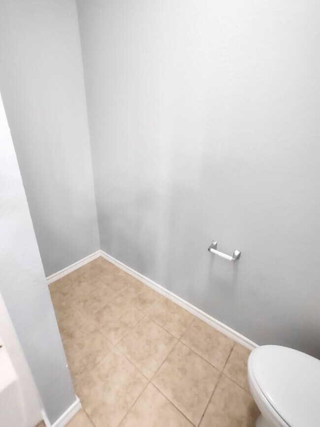 Building Photo - Beautiful home in nice neighborhood