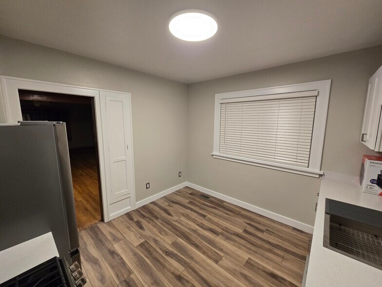 kitchen - 1019 Widdicomb Ave NW