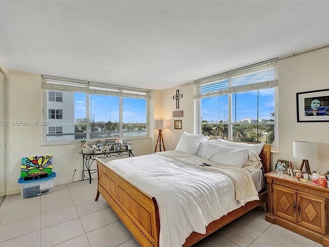 Building Photo - 5005 Collins Ave