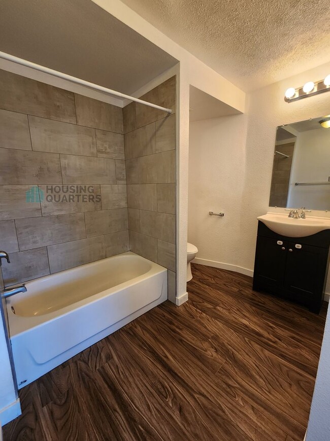 Building Photo - 1822 W Gardner Ave