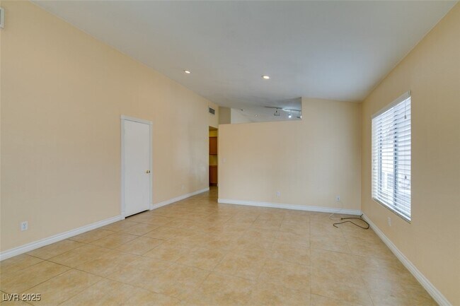 Building Photo - 744 Gritty Garnet Ave