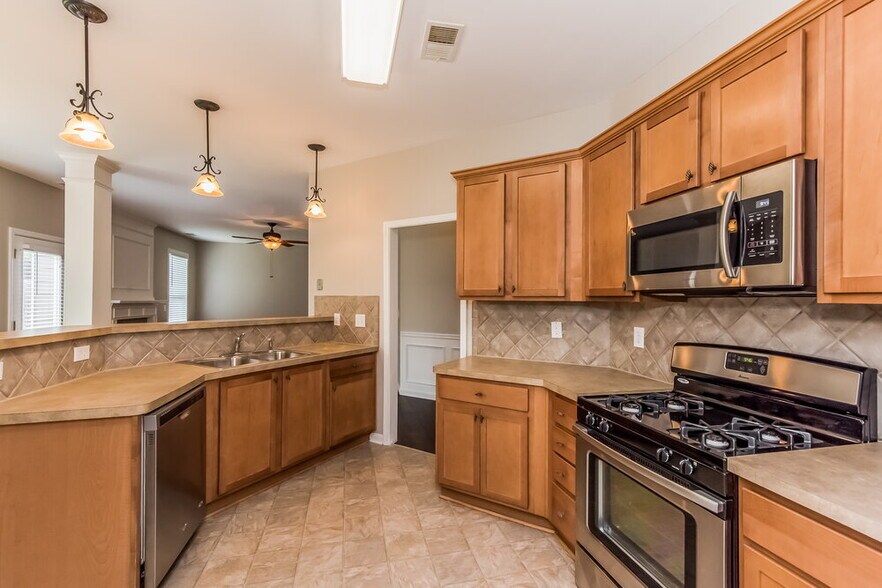 Building Photo - 4405 Walforde Blvd