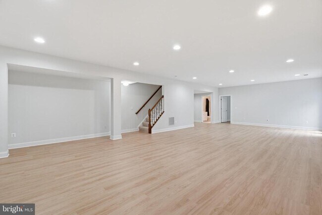 Building Photo - 5285 Meadow Estates Dr