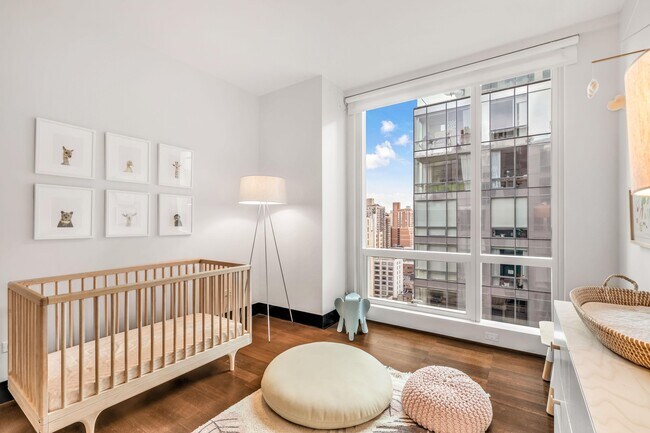 Building Photo - 151 E 85th St