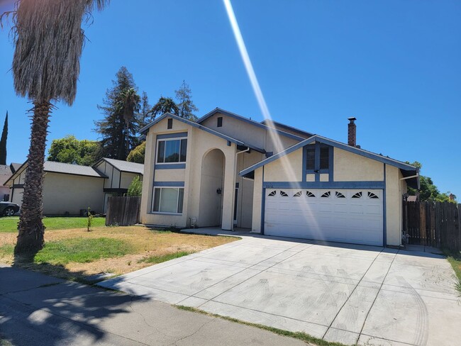 Building Photo - Great 4 Bedroom 2.5 Bath in South Natomas