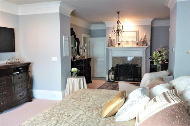 Building Photo - 3475 Roxboro Rd NE