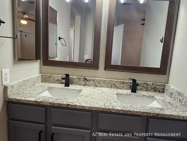 Building Photo - 8642 W Echo Ln