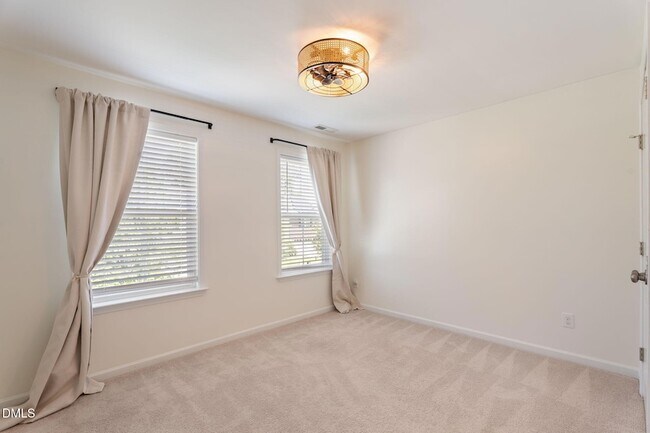 Building Photo - 855 Ember Dr