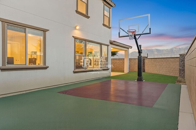 Building Photo - 3657 Bearberry Ave