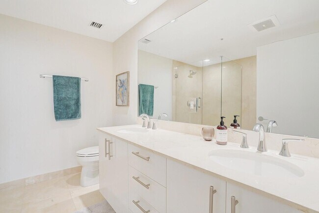 Building Photo - 550 Okeechobee Blvd