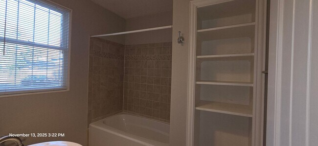 Building Photo - Mahncke Park 1 Bedroom w/study Available NOW!