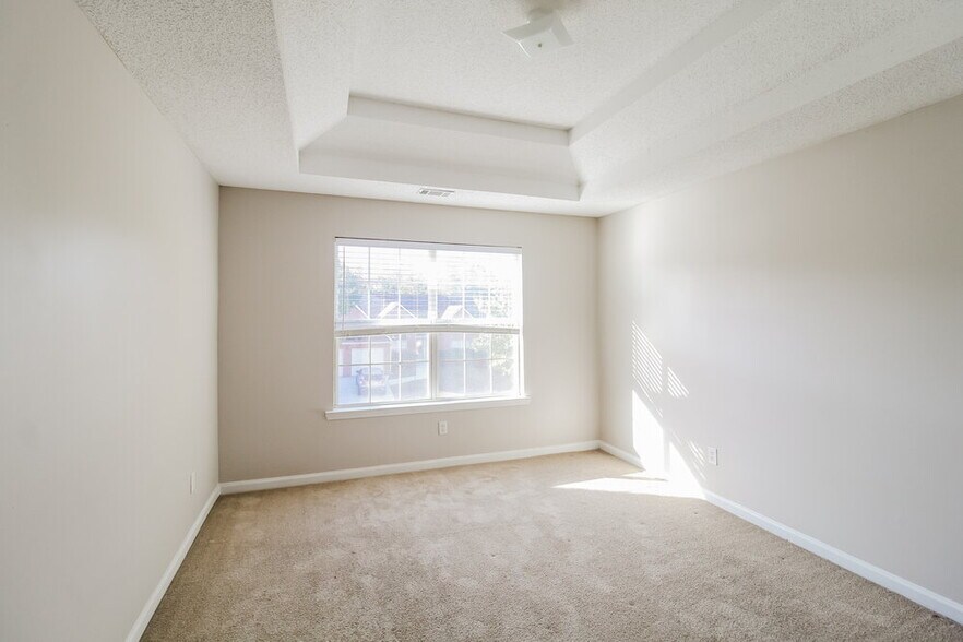 Building Photo - 1972 Bridgestone Cir