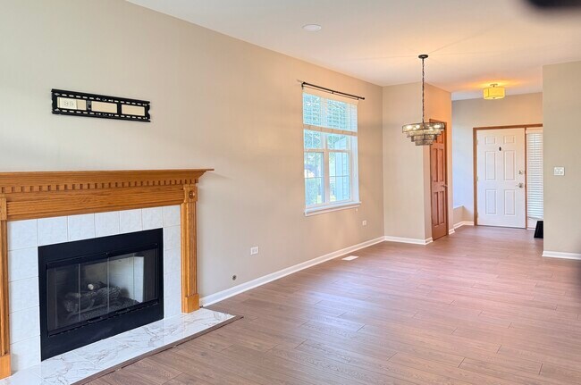 Building Photo - 2437 Oneida Ln