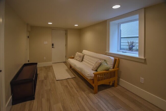 Building Photo - Huang Duplex