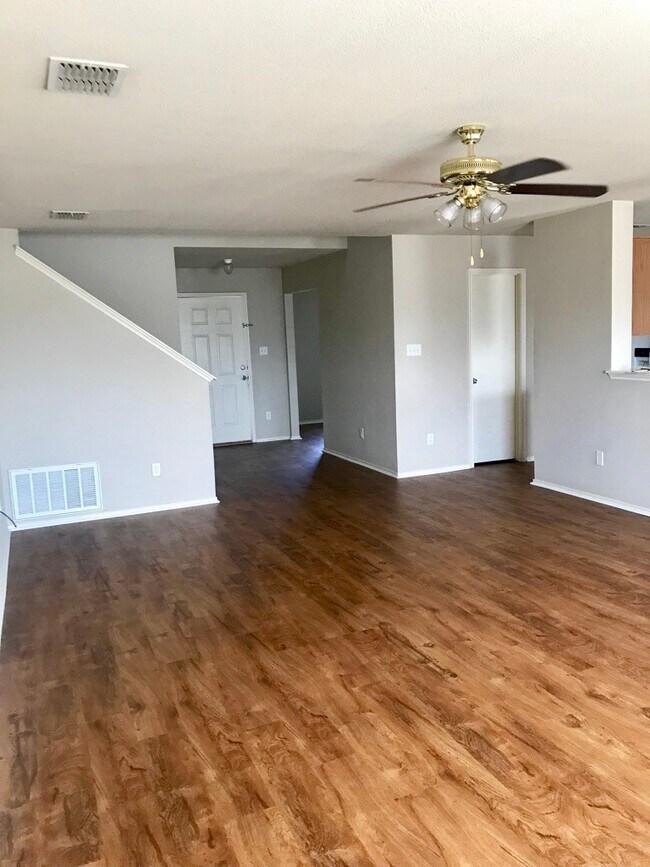 Building Photo - GREAT HOME! GREAT LOCATION