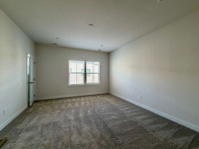 Building Photo - 216 Russell Br Ln