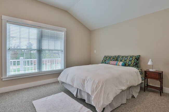 Building Photo - 26 N Main St