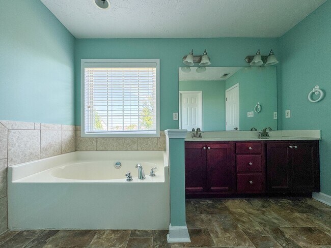 Building Photo - 51 Jubilee Ct
