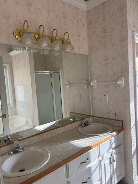 Building Photo - 1460 Scenic Brook Trl SW