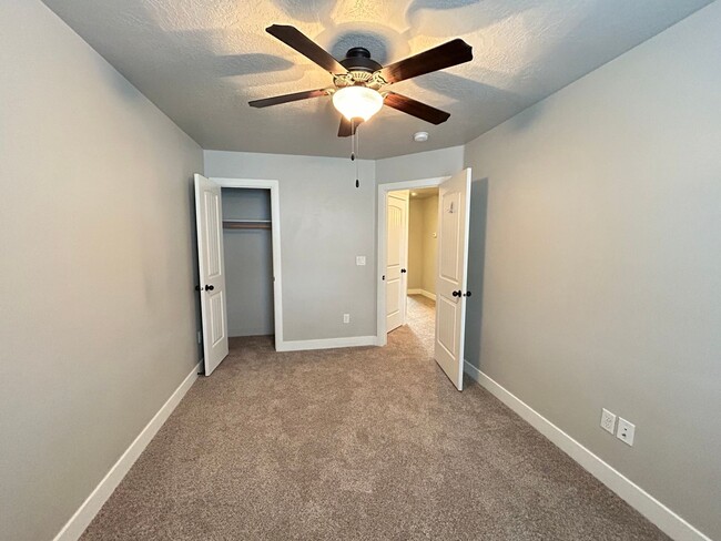 Building Photo - Meadow Crest Home!!!!