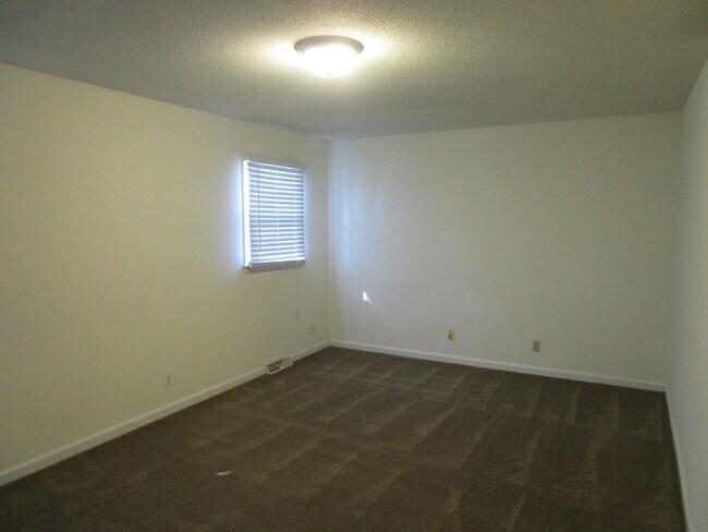 Building Photo - 3109 Pioneer Dr