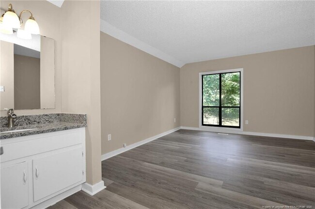 Building Photo - 325 Watergap Dr