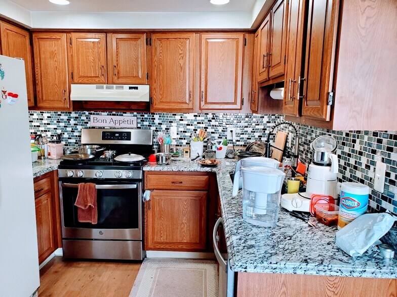 Building Photo - 24483 Bashian Dr