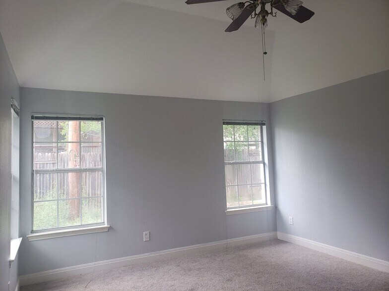Building Photo - 3822 Newland Dr