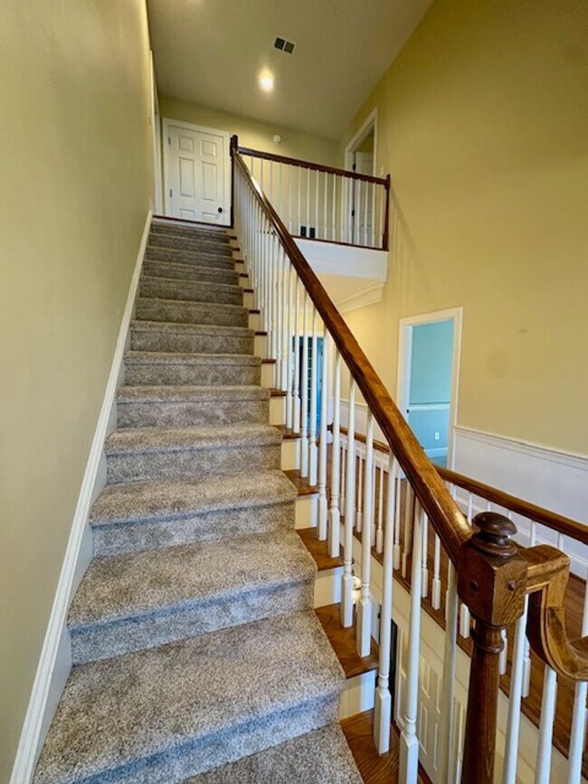 Building Photo - Spacious Five Bedroom Home in Mount Pleasant