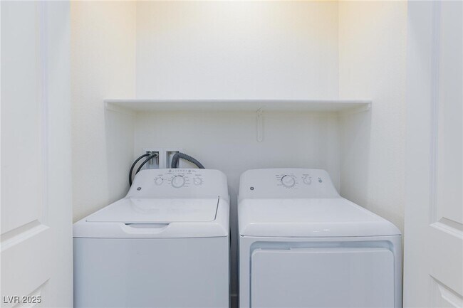 Building Photo - 1410 Pink Dawn Dr