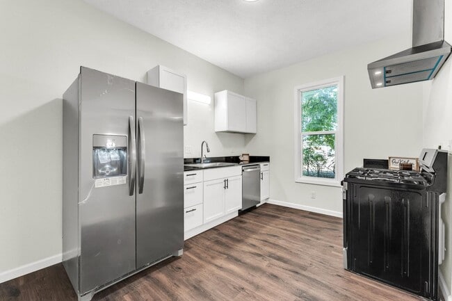 Building Photo - 3 Bed | 1 Bath | Loft | FULLY Remodeled | Springfield MO | PETS WELCOME!