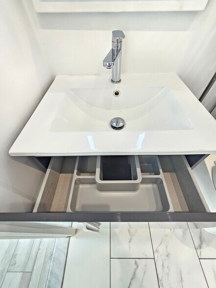 Building Photo - 1169 Hope St