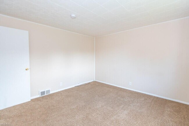 Building Photo - 211 Dalepark Dr