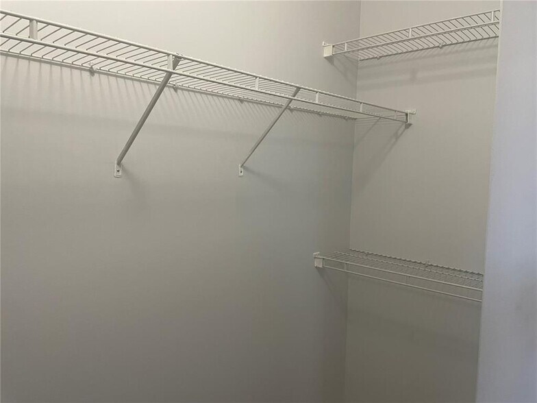 Building Photo - 6020 W Sample Rd