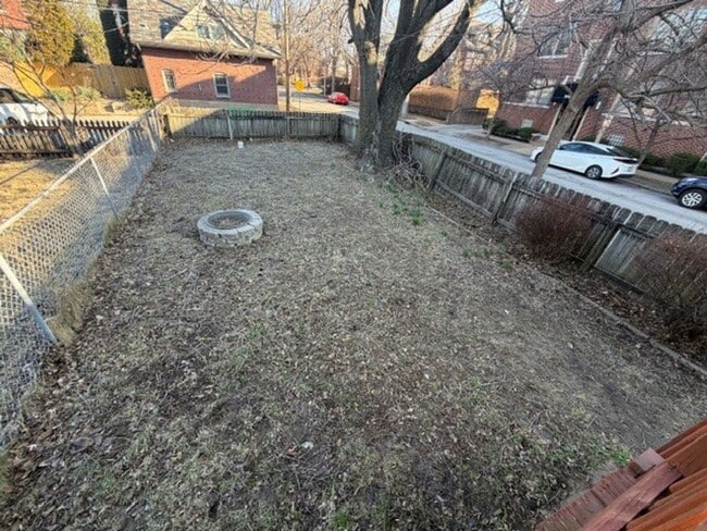 Building Photo - Garden District Gem Just Steps from It All