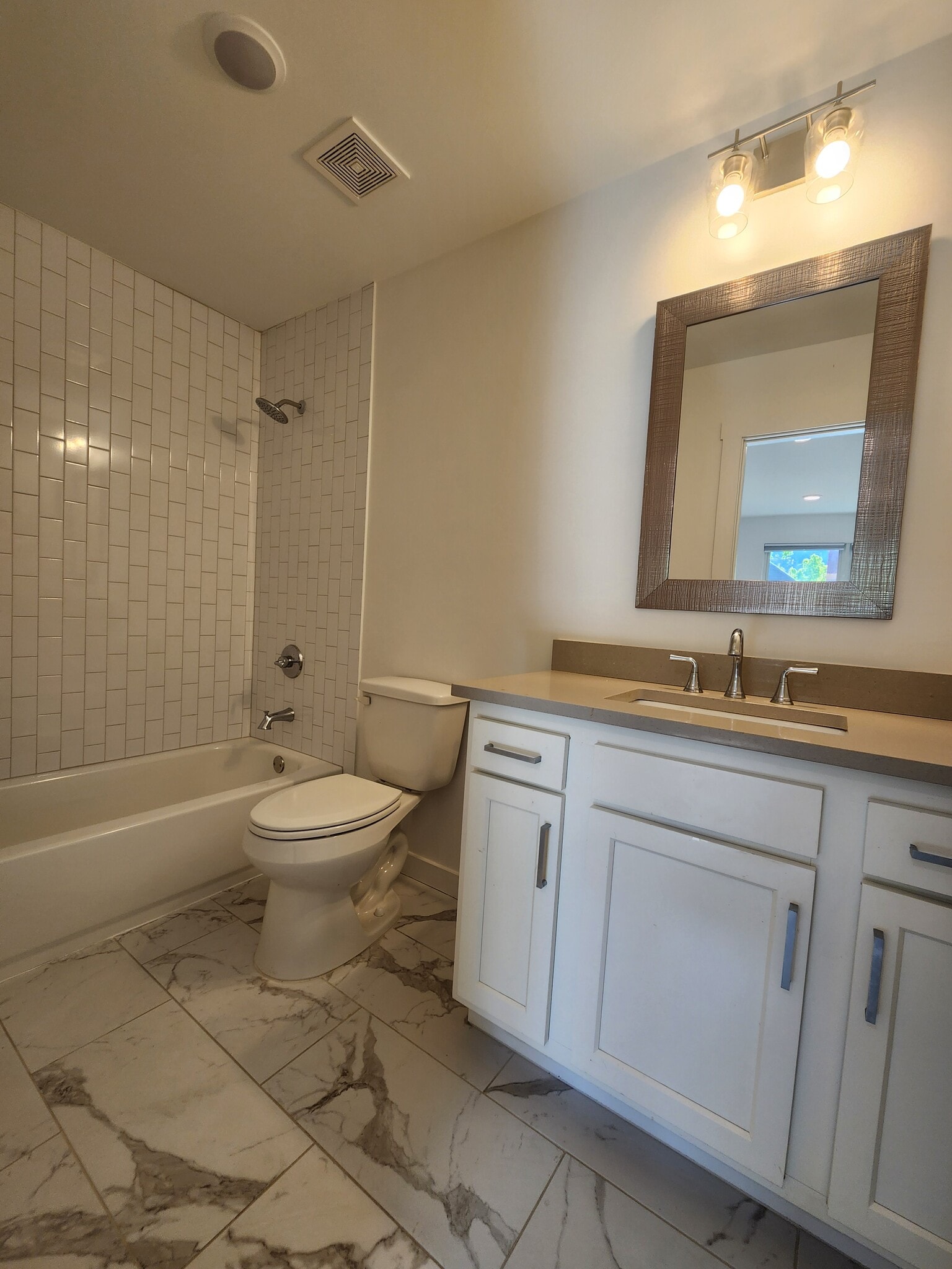 Building Photo - 1719 13th Ct S