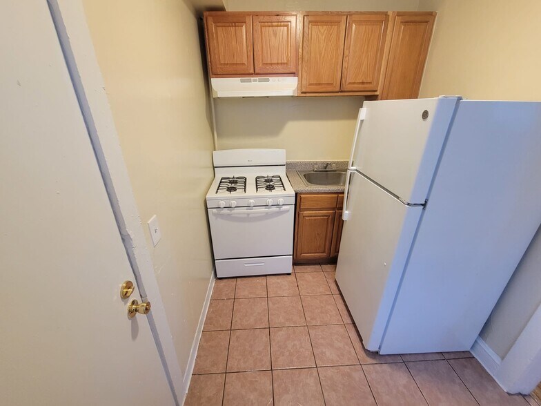 Building Photo - 324 Goffe St