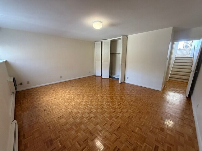 Building Photo - 125 Chiswick Rd