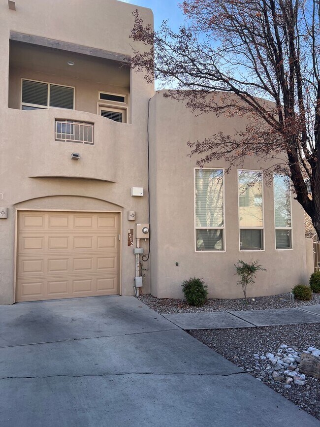 Building Photo - Desert Ridge 2/BD 2.5/BA 1/CG 1500/sf Townhouse